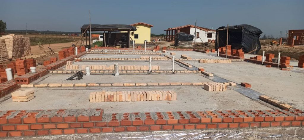 Jens und Gaby bauen - Bodenplatte und die ersten Steine