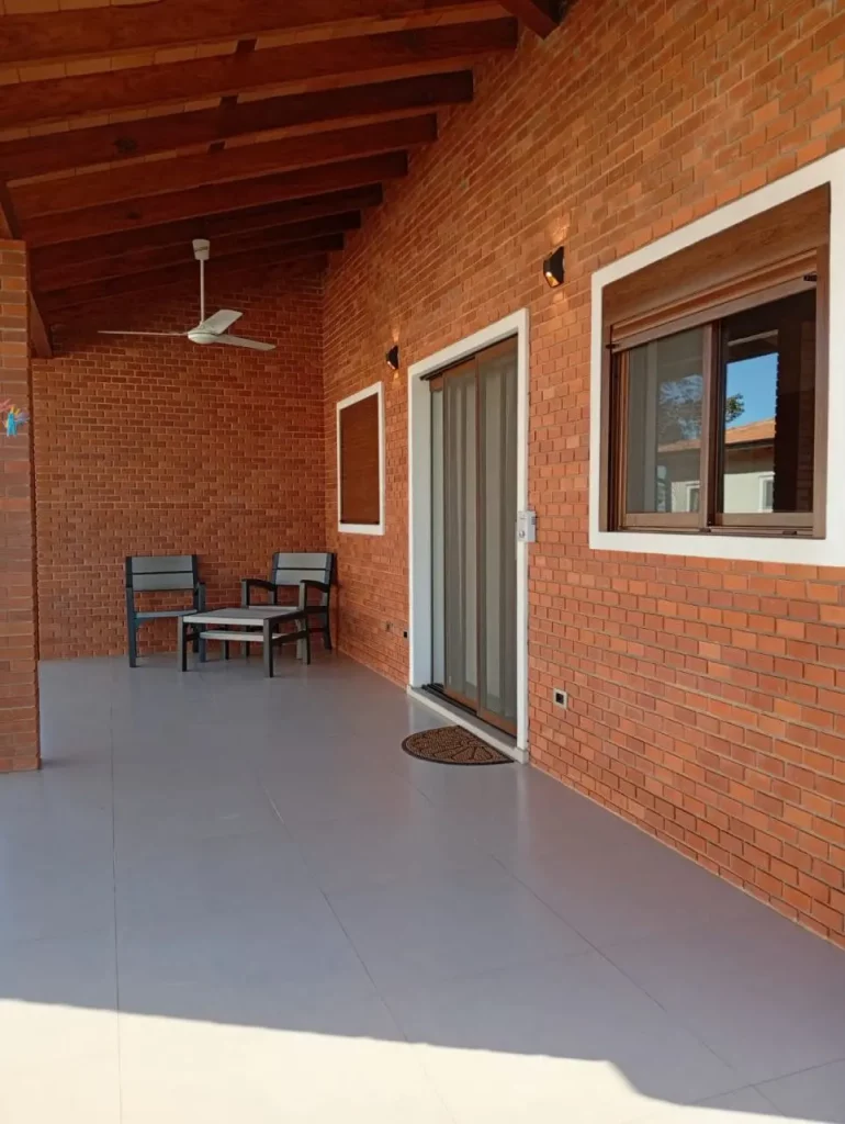 Apartments in Paraguay mieten - Terrasse mit Sichtmauerwerk