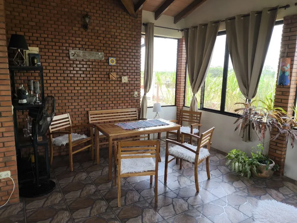 Leben als Rentner in Paraguay: Erfahrungen von Nicole mit ihrer geschlossenen Terrasse