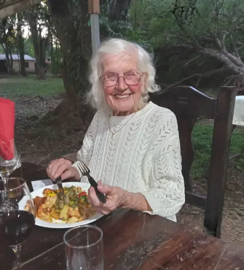 Oma Helga beim Asado